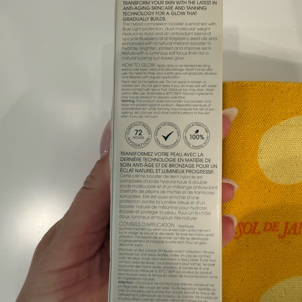 NIB St-Tropez: Gradual Tan Classic Daily Youth Boosting Face Cream + free tote! - Picture 6 of 7